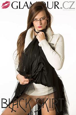 [Glamour.CZ×Monika] 2018-12-16 Black Skirt